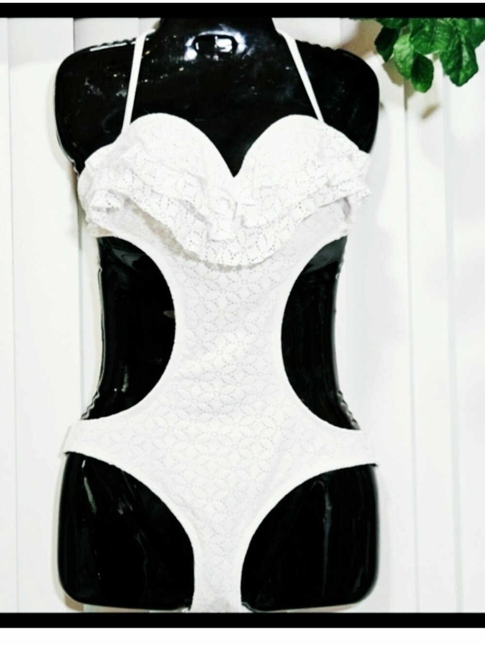 BONGO Womens Cut Out Front One Piece Bathing Suit Size XLarge White
